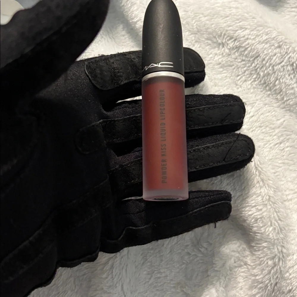 MAC Cosmetics Powder Kiss Liquid Lipcolour - make love to the camera